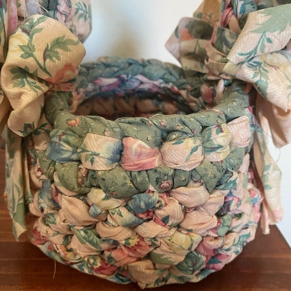 Vintage Handmade Braided Floral Rag Rug Fabric Decorative Cottagecore Bow Basket